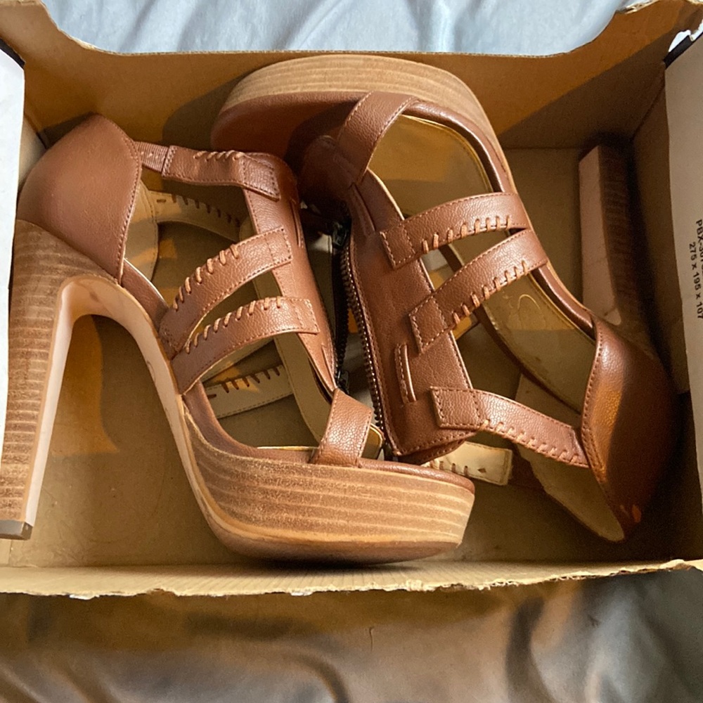 Jessica Simpson brown heels